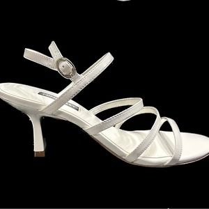 New Nine West White Strappy Sandal size 71/2